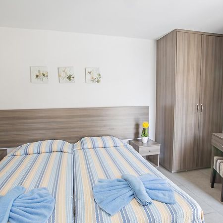 Merab Napa Suites アヤナパ エクステリア 写真